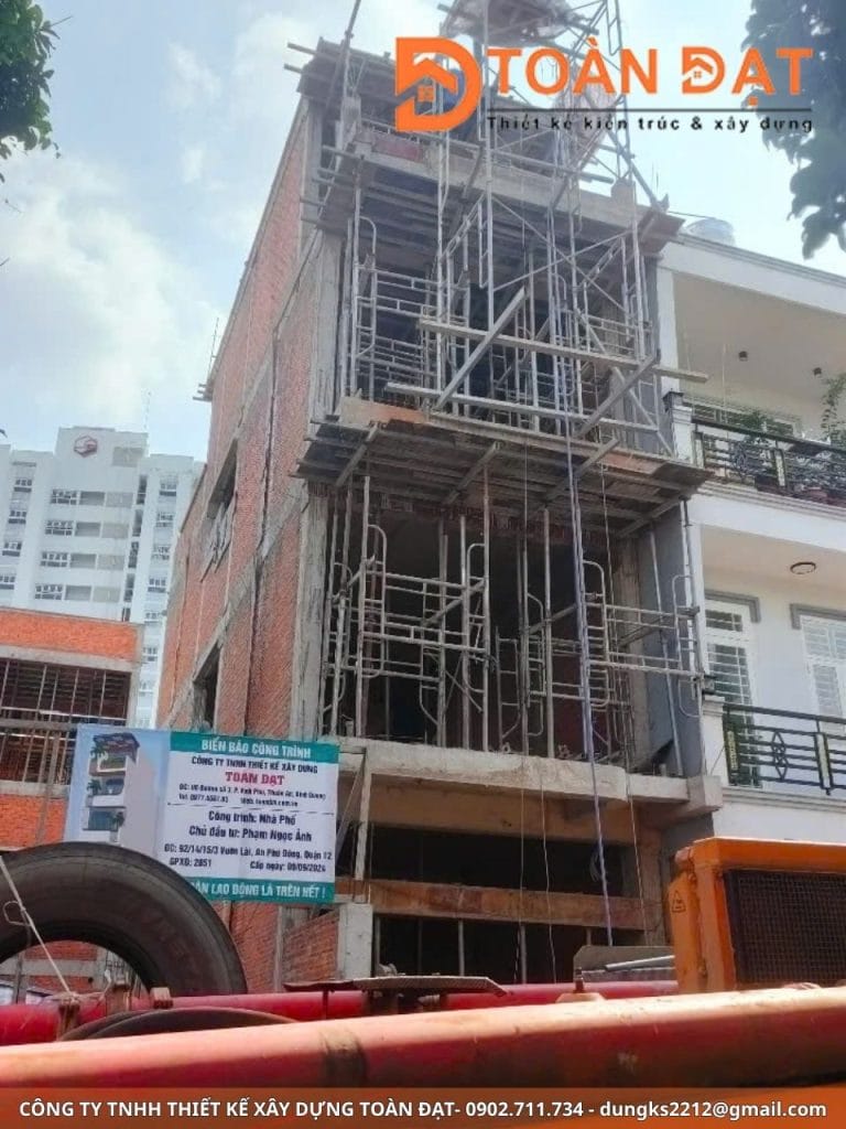 Để đáp ứng yêu cầu bền vững – tiết kiệm – thân thiện môi trường, việc ứng dụng các giải pháp tiết kiệm năng lượng trong thiết kế và vận hành nhà cao tầng là xu hướng tất yếu.