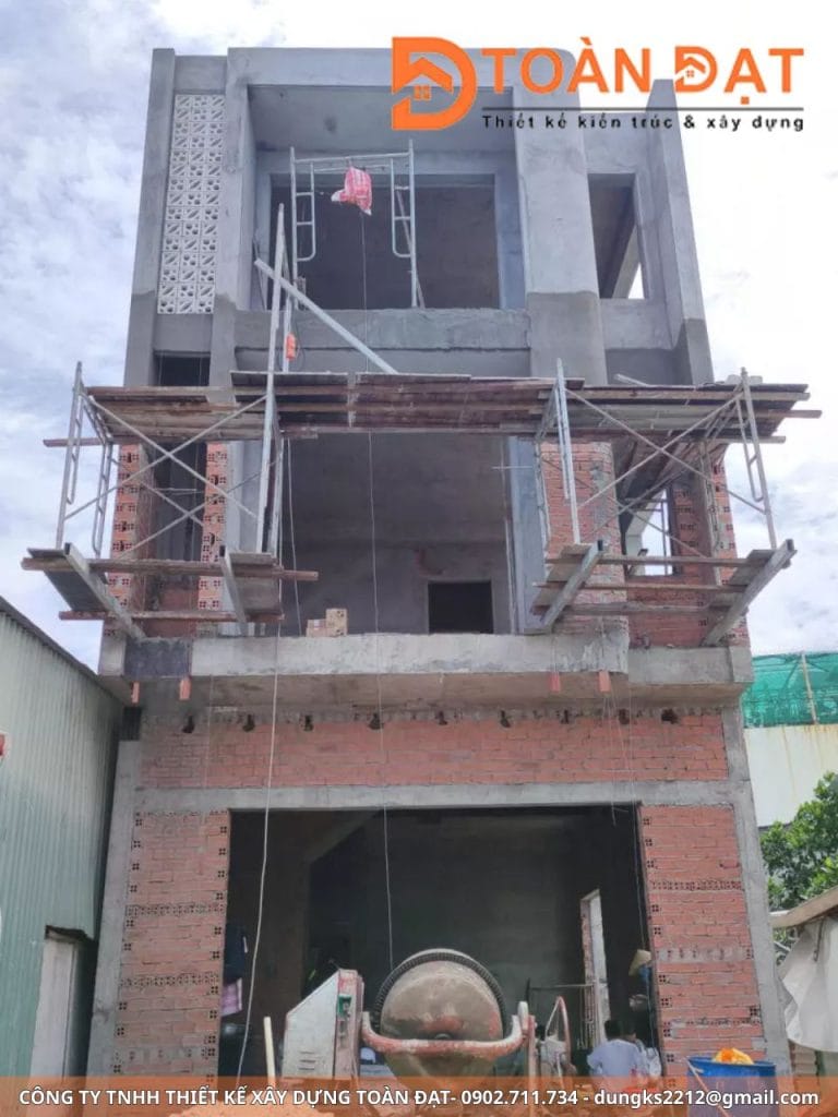 Trong lĩnh vực xây dựng nhà ở, nhiều chủ đầu tư hiện nay lựa chọn dịch vụ thi công phần thô trọn gói thay vì tự tìm thầu từng hạng mục.